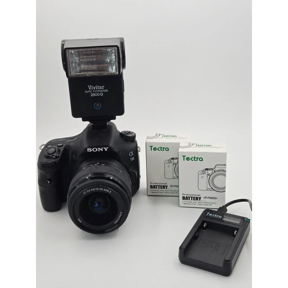 Sony Alpha A58 DSLR Digital Camera 20.1MP- 18-55mm Lens Vivitar Flash WORKS-READ